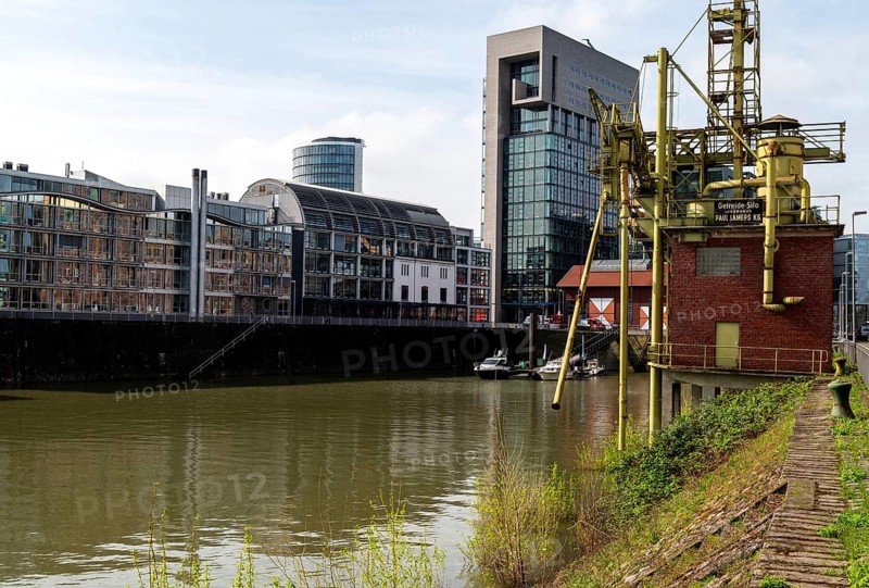 Historic grain silo/warehouse Paul Lamers KG, next to it on the left high-rise dock, in the Duesseldorf media harbour, North Rhine-Westphalia, Germany, Europe