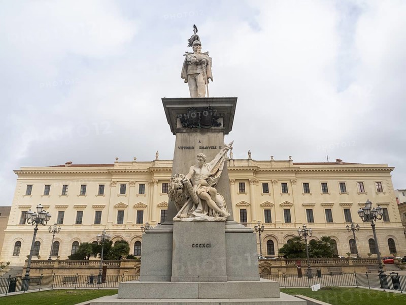 Monument to Vittorio Emanuele II, in front of the neoclassical Palazzo della Provincia, Piazza Italia, Sassari, Sardinia, Italy, Europe
