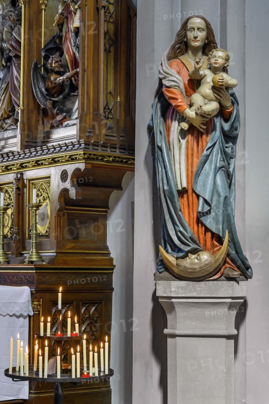 Side altar and statue of the Virgin Mary with baby Jesus and sacrificial candles, St Martin's Church, Kaufbeuern, Allgaeu, Swabia, Bavaria, Germany, Europe