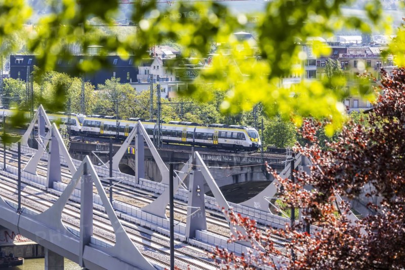 Neckar Bridge, a Stuttgart 21 project. The railway bridge crosses the Neckar in Bad Cannstatt. The bridge is not yet in operation. Traffic rolls over the Rosenstein Bridge behind it, local train, Stuttgart, Baden-Wuerttemberg, Germany, Europe