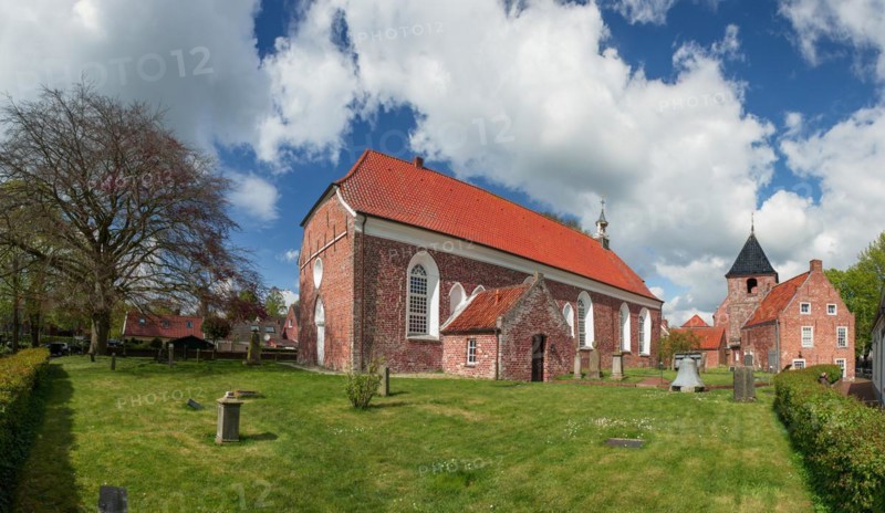 Protestant Reformed Church from 1401 with former bell tower, Greetsiel, Krummhoern, East Frisia, Lower Saxony, Germany, Europe
