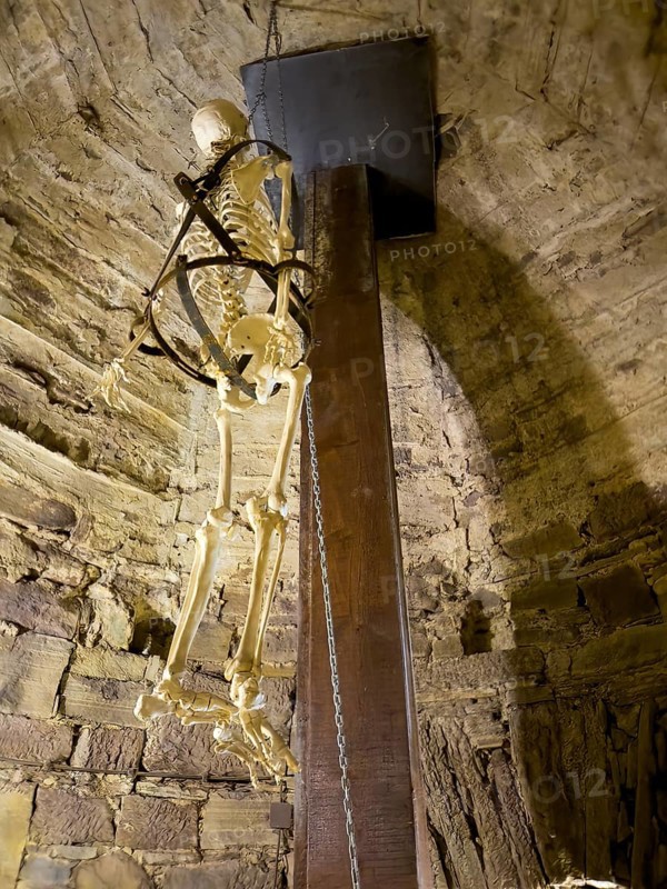 Representation with artificial skeleton of historical torture in former torture cellar of 13th century castle today Burghotel Trendelburg, Weserbergland, Hesse, Germany, Europe