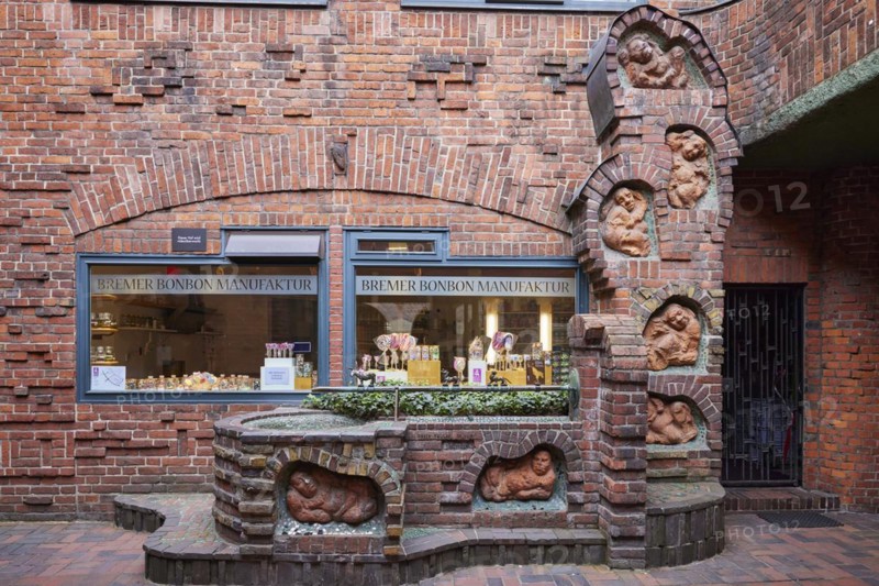 Fountain with seven faults by sculptor Bernhard Hoetger in the Handwerkshof on Boettcherstrasse in Bremen, Hanseatic city, state of Bremen, Germany, Europe