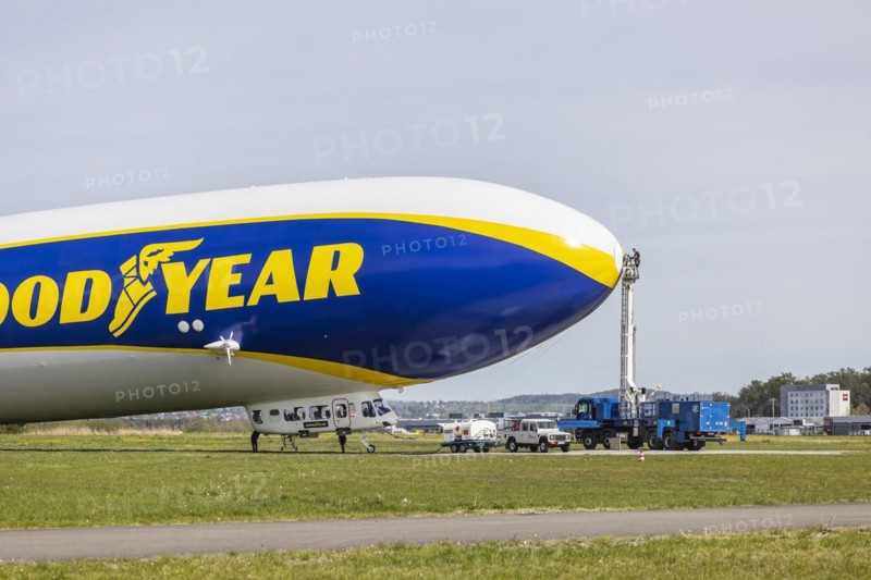 Preparation for flight on the zeppelin, the airship is uncoupled from the fastening mast, Friedrichshafen Airport, Baden-Wuerttemberg, Germany, Europe