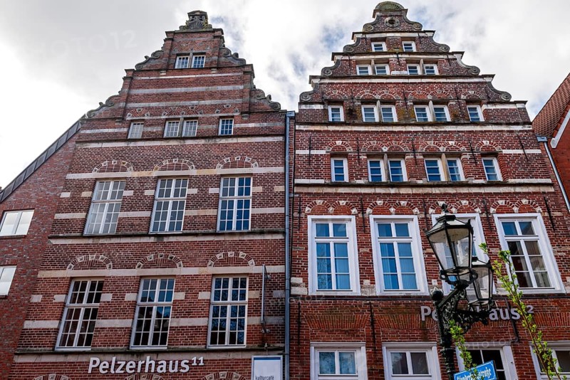 Historic Renaissance houses, Pelzerhaeuser, Pelzerhaus 11 and Pelzerhaus 12, Pelzerstrasse, Emden, East Frisia, Lower Saxony, Germany, Europe