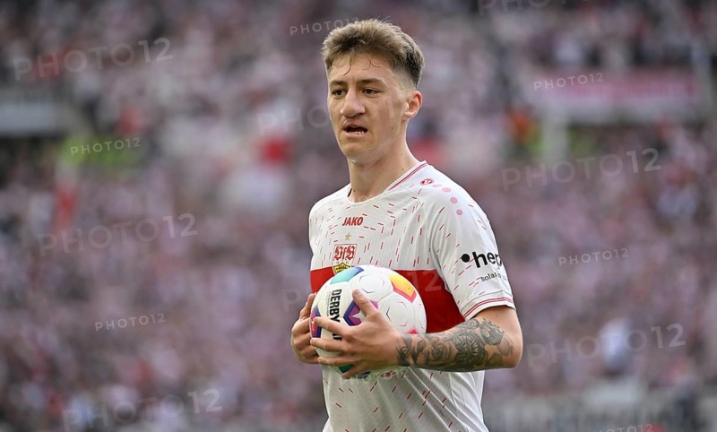 Angelo Stiller VfB Stuttgart (06) with ball, MHPArena, MHP Arena Stuttgart, Baden-Wuerttemberg, Germany, Europe