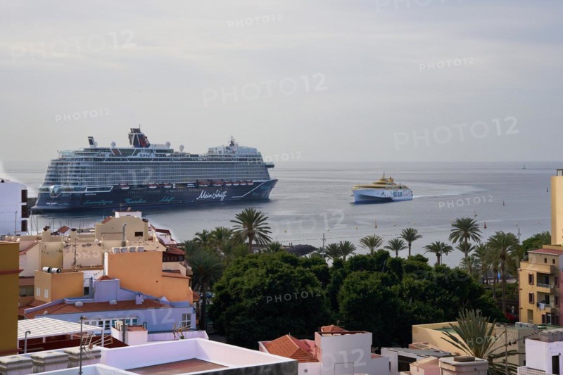 Cruise ship and incoming ferry in the harbour of San Sebastian de La Gomera, Gomera, Canary Islands, Spain, Europe