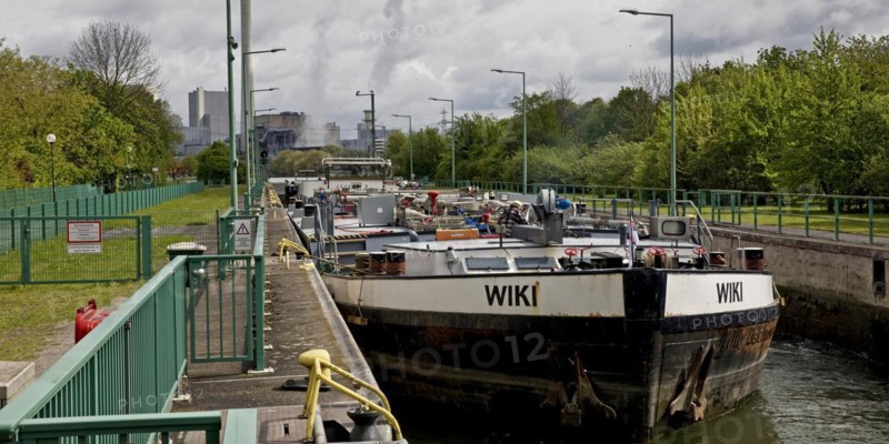 The motor tanker Wiki enters the lock system Wanne-Eickel, Neue Suedschleuse, Rhine-Herne Canal, Herne, Ruhr area, Germany, Europe