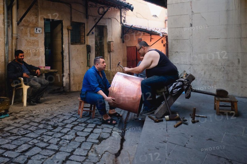 Coppersmith at work on a copper basin, Gaziantep bazaar, Turkey, Asia
