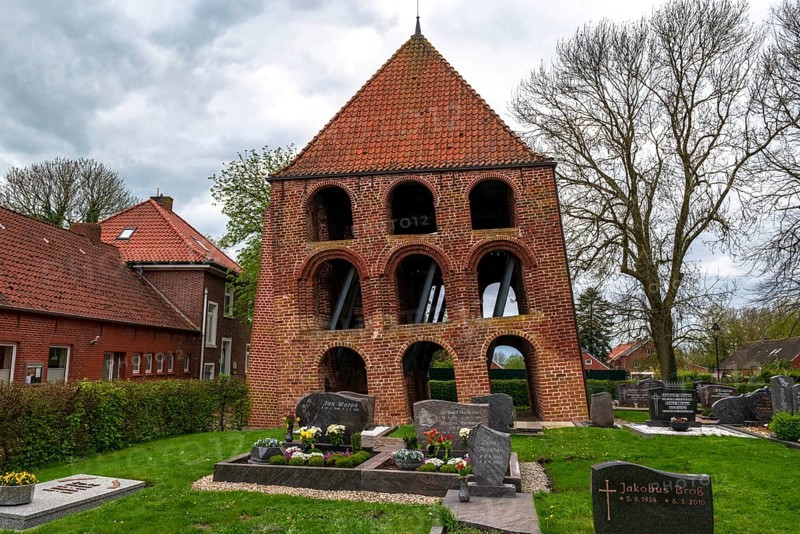 Protestant Reformed Church in Midlum, leaning bell tower, municipality of Jemgum, district of Leer, Rheiderland, East Frisia, Lower Saxony, Germany, Europe
