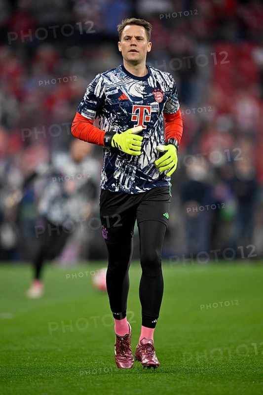 Goalkeeper Manuel Neuer FC Bayern Munich FCB (01) warming up, training, Allianz Arena, Munich, Bavaria, Germany, Europe