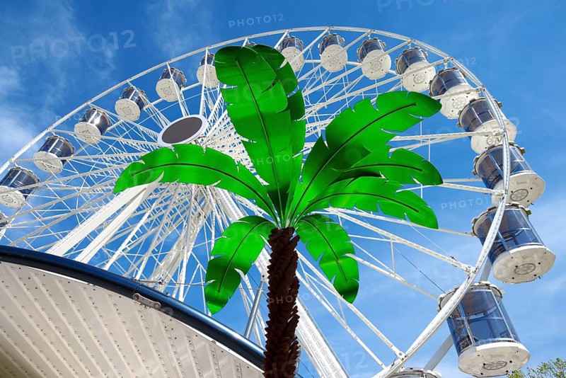 Ferris wheel with green metal Palm tree, Spring Festival Deggendorf, Lower Bavaria, Bavaria, Germany, Europe