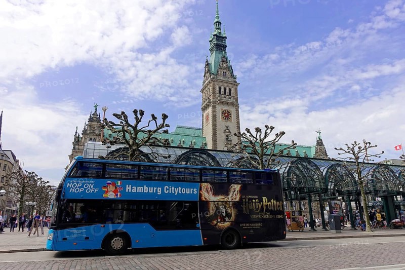 Hamburg City Hall and City Hall Market, Hamburg, Germany, Europe, Tourist bus driving in front of the historic city hall building under a cloudy sky, Hanseatic City of Hamburg, Europe