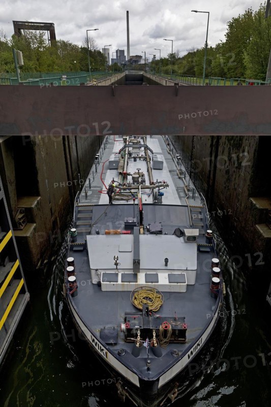 The motor tanker Wiki in the lock system Wanne-Eickel, Neue Suedschleuse, Rhine-Herne Canal, Herne, Ruhr area, Germany, Europe