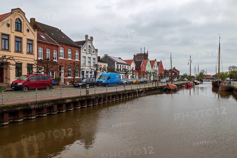 Row of houses on the north side, Old Oat in the small town of Weener, district of Leer, Rheiderland, East Frisia, Lower Saxony, Germany, Europe