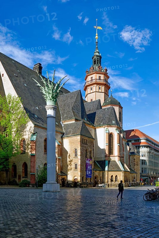 Nikolaikirche with the Nikolaisaeule by Markus Glaeser in memory of the Monday demonstrations, Nikolaikirchhof, Leipzig, Saxony, Germany, Europe