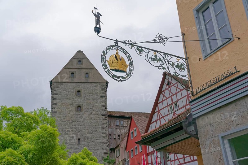 Old town of Schwaebisch Hall, Klosterbuckel, inn, inn, inn, inn sign, inn, inn sign, crown, knight, Klosterstrasse, new building hall, granary, half-timbered house, spring, Kocher valley, Kocher, May, Hohenlohe, Heilbronn-Franken, Baden-Wuerttemberg, Germany, Europe