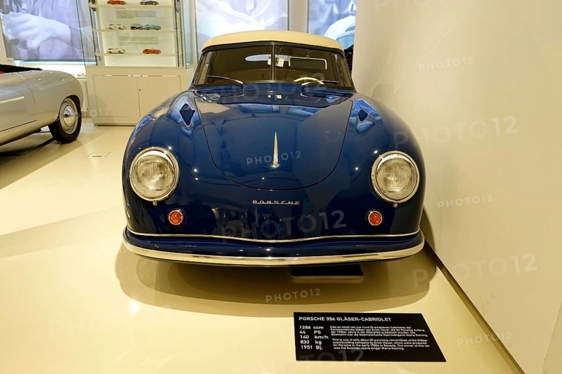 PORSCHE 356 GLASS CABRIOLET, A dark blue Porsche 356 Cabriolet presents itself in style in a car museum, AUTOMUSEUM PROTOTYP, Hamburg, Hanseatic City of Hamburg, Germany Europe