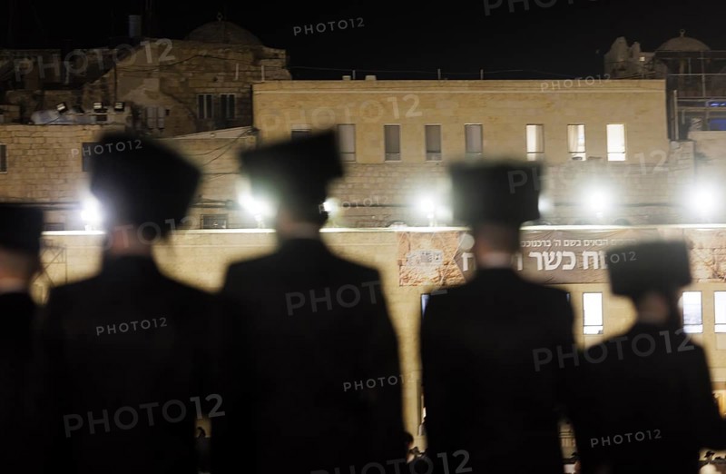 Jewish men with shtreimel in the Old City of Jerusalem at the Wailing Wall, Jerusalem, 23/04/2024