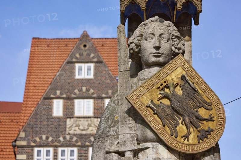 Head, sword and coat of arms of the Bremen Roland in Bremen, Hanseatic city, federal state of Bremen, Germany, Europe