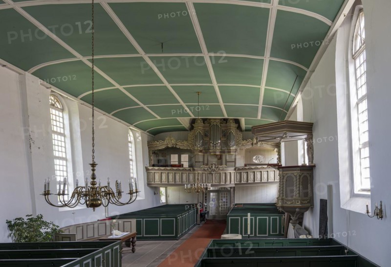 Protestant Reformed Church from 1401, interior with pews, pulpit and organ, Greetsiel, Krummhoern, East Frisia, Lower Saxony, Germany, Europe