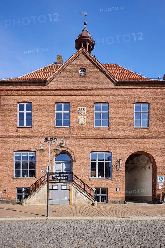 Old town hall with tourist information centre and entrance to the Ratskeller and passageway in Husum, North Friesland district, Schleswig-Holstein, Germany, Europe