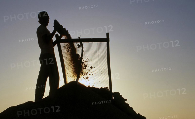 Sand sieving, Rajasthan, India. Sand, construction material, Thar desert. man, low caste, caste system