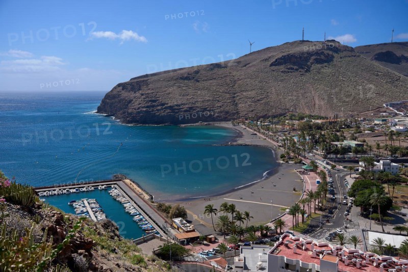 Oat and beach seen from a viewpoint next to the Parador de La Gomera, Sebastian de la Gomera, La Gomera, Canary Islands, Spain, Europe