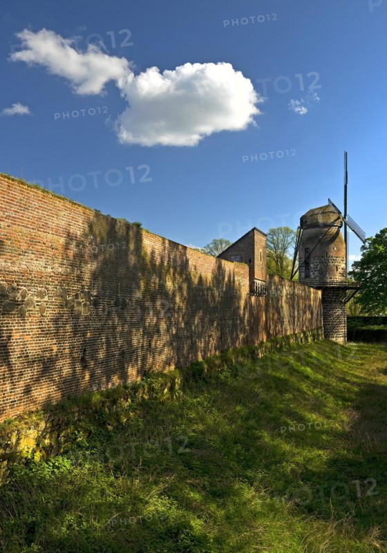 Town wall with mill tower of the historic windmill in Zons, Dormagen, Lower Rhine, North Rhine-Westphalia, Germany, Europe
