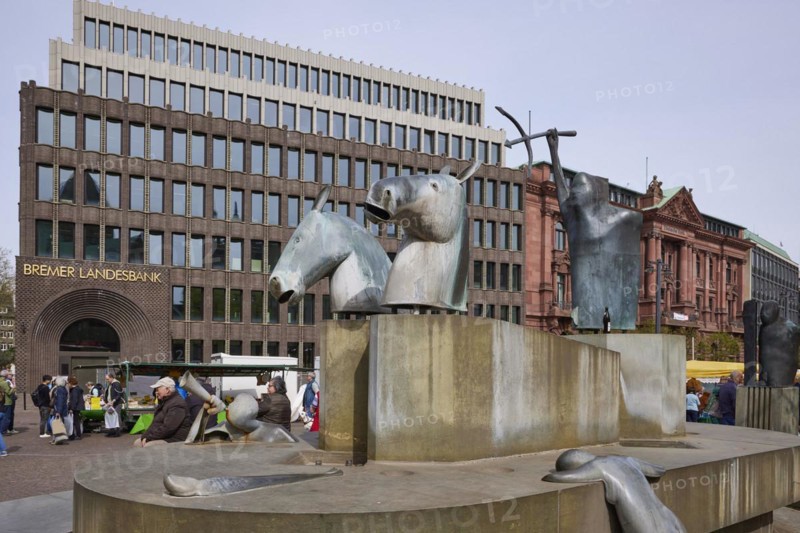 Neptune Fountain by sculptor Waldemar Otto and the Bremer Landesbank at the Domshof in Bremen, Hanseatic City, State of Bremen, Germany, Europe