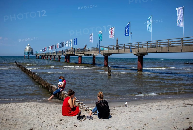 Jetty with diving bell, The Baltic Sea in Zingst, Usedom, Mecklenburg-Vorpommern, Germany, Europe