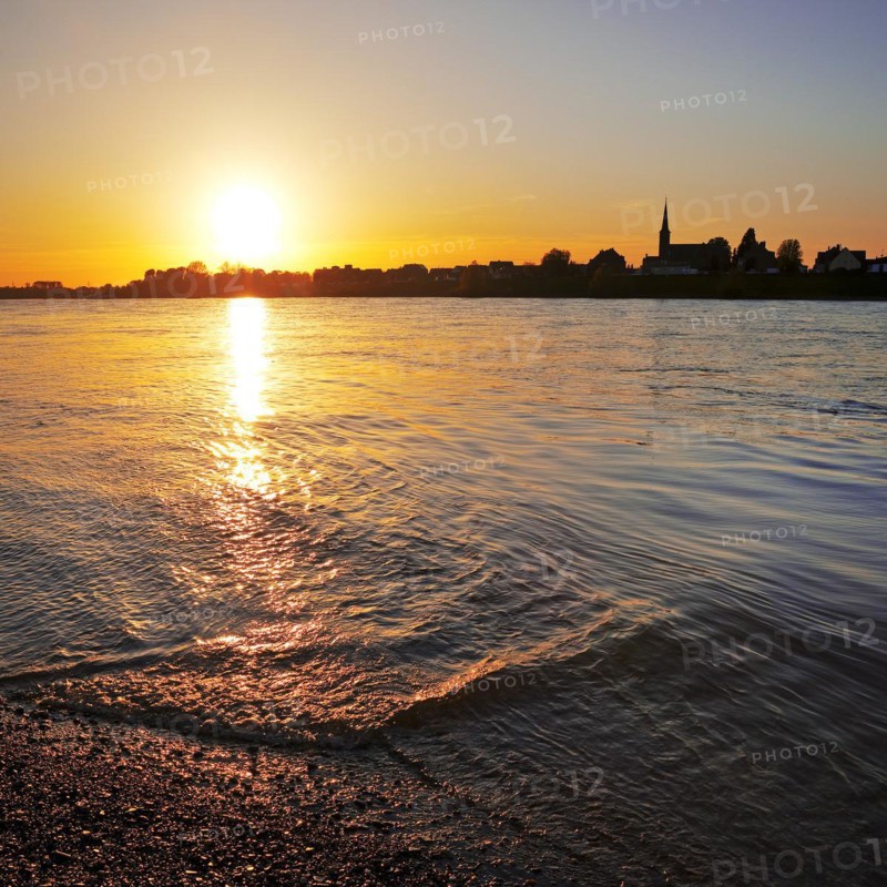 Sunset over the Rhine in Neuss with a view of Volmerswerth in Duesseldorf, Lower Rhine, North Rhine-Westphalia, Germany, Europe