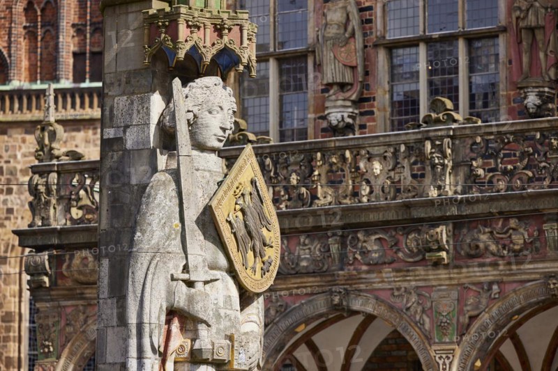Head, sword and coat of arms of the Bremen Roland against the facade of the historic Bremen Town Hall in Bremen, Hanseatic City, Federal State of Bremen, Germany, Europe