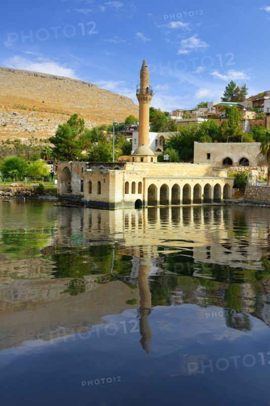 Partly submerged mosque of Eski Halfeti due to the construction of the Birecik dam on the Euphrates River, Old Halfeti, Turkey, Asia