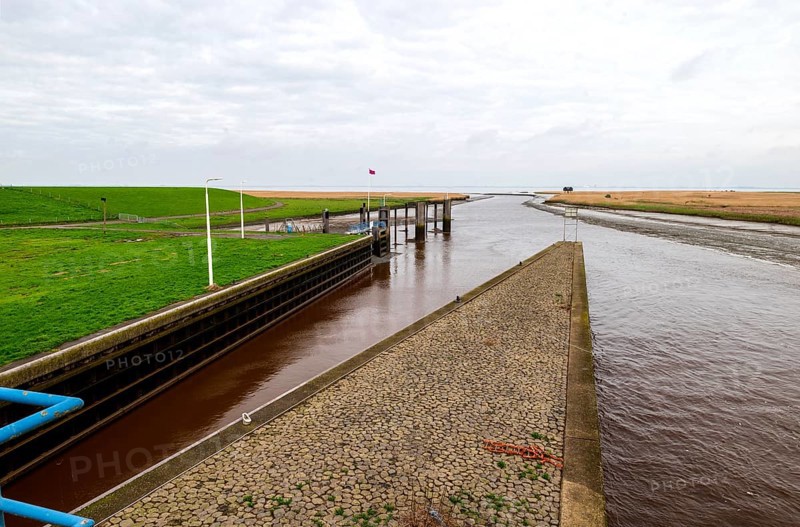 View from the lock Nieuwe Statenzijl RIchtung Dollart, to the right of the estuary birdwatching hut De Kiekkaaste, municipality Oldambt, Dollart, Dollard, province Groningen, Netherlands, Europ