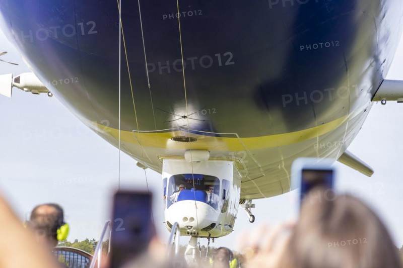 Zeppelin ready for take-off for a sightseeing flight, Tourism on Lake Constance, Friedrichshafen, Baden-Wuerttemberg, Germany, Europe