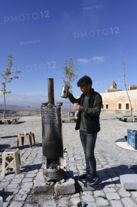 Tea Street seller near the Ishak Pasha Palace, Dogubayazit, Turkey, Asia