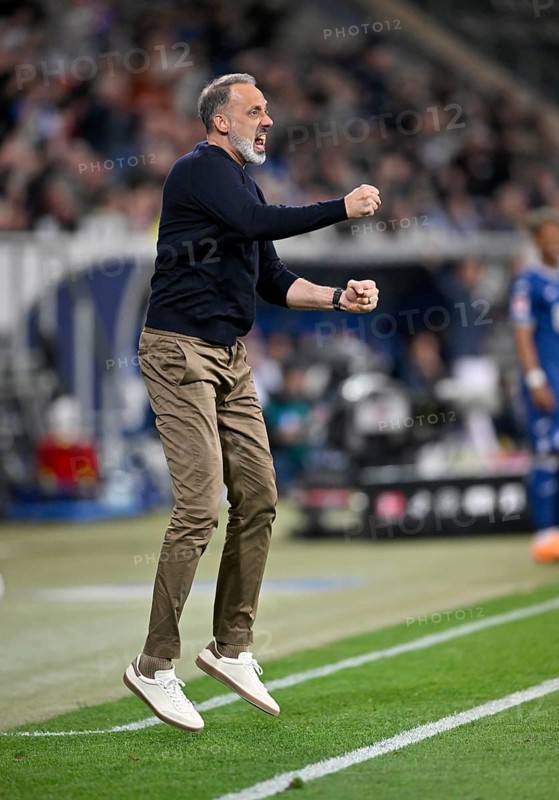 Goal celebration Coach Pellegrino Matarazzo TSG 1899 Hoffenheim on the sidelines, gesture, gesture, PreZero Arena, Sinsheim, Baden-Wuerttemberg, Germany, Europe