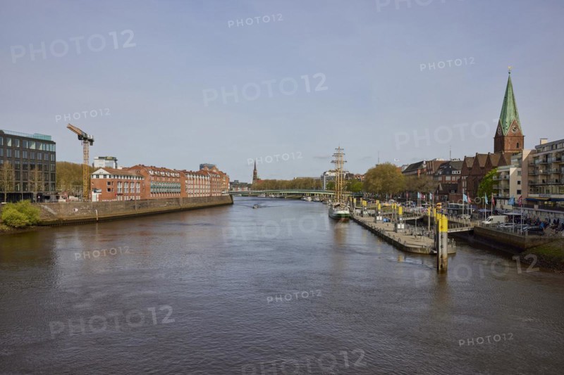 Weser with Martinianleger, Teerhof, Weser Promenade and St. Martini Church in Bremen, Hanseatic City, State of Bremen, Germany, Europe