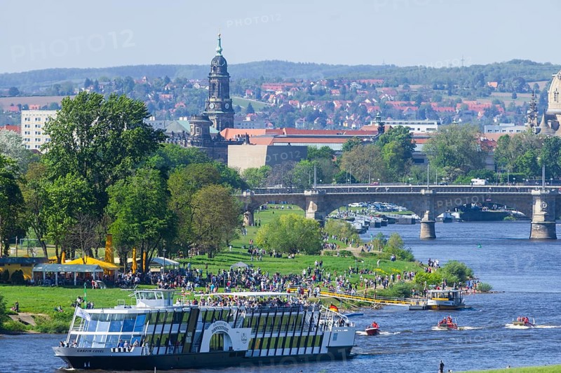 Every year on 1 May, the historic passenger steamers (PD) and the two saloon ships of the White Fleet form a decorated parade with live music on the ships. The banks and bridges of the Elbe are lined with thousands of spectators. Salon ship Countess Cosel in a new design, Dresden, Saxony, Germany, Europe