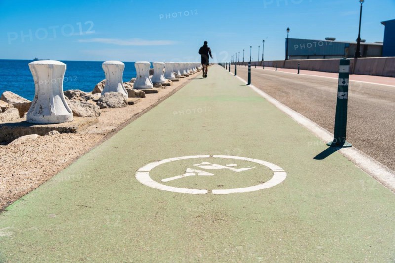 Moll de Llevant waterfront promenade, a 4.5 km long promenade for joggers, walkers, cyclists and skaters at the harbour of Tarragona, Spain, Europe