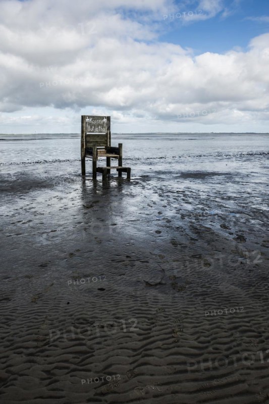 Sculpture on the beach and Wadden Sea, Throne, Artist Wilfried Gerdes, Dangast, Jade Bay, North Sea, Lower Saxony, Germany, Europe