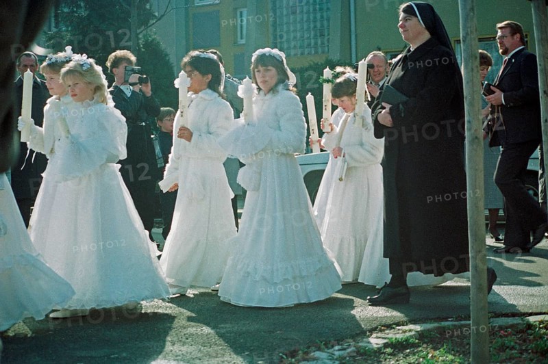 Children on the day of their first communion, girl, nun, procession, Bamberg, Upper Franconia, Bavaria, Germany, 10 April 1988, vintage, retro, old, historical, Europe