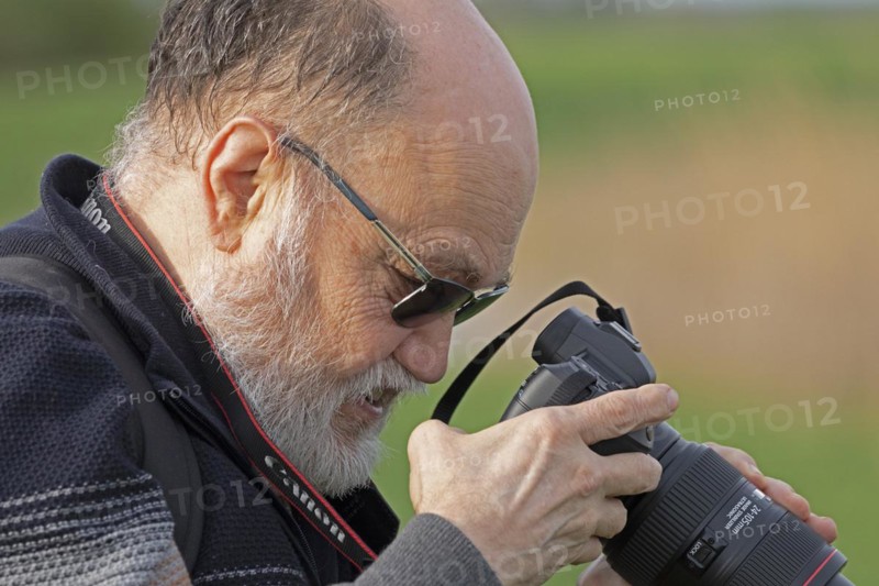 Elderly man photographed, Elbtalaue near Bleckede, Lower Saxony, Germany, Europe