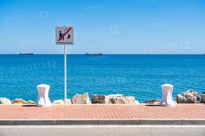 No fishing sign on the Moll de Llevant promenade, a 4.5km long promenade for joggers, walkers, cyclists and skaters at the harbour of Tarragona, Spain, Europe