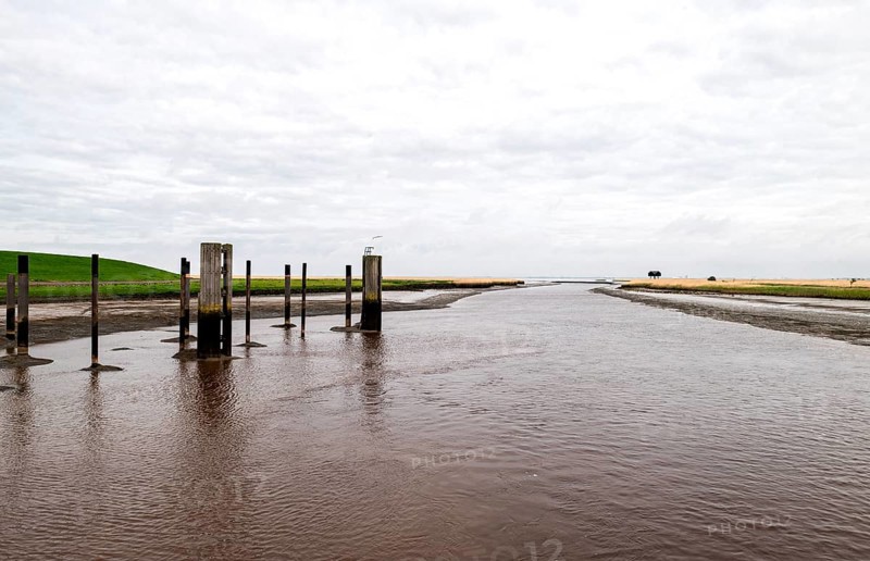 View from the lock Nieuwe Statenzijl RIchtung Dollart, to the right of the estuary birdwatching hut De Kiekkaaste, municipality Oldambt, Dollart, Dollard, province Groningen, Netherlands, Europ