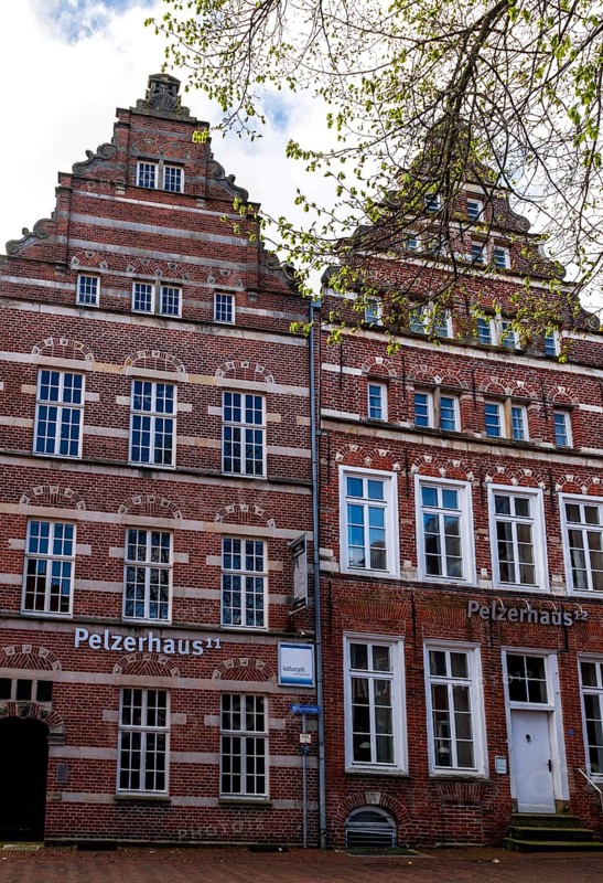 Historic Renaissance houses, Pelzerhaeuser, Pelzerhaus 11 and Pelzerhaus 12, Pelzerstrasse, Emden, East Frisia, Lower Saxony, Germany, Europe