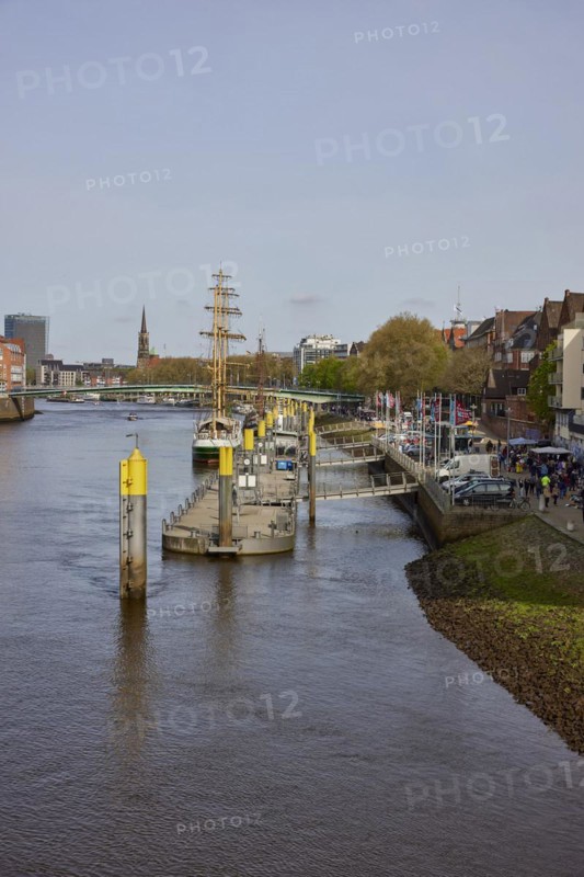 Weser with Martinianleger and Weser promenade in Bremen, Hanseatic City, State of Bremen, Germany, Europe