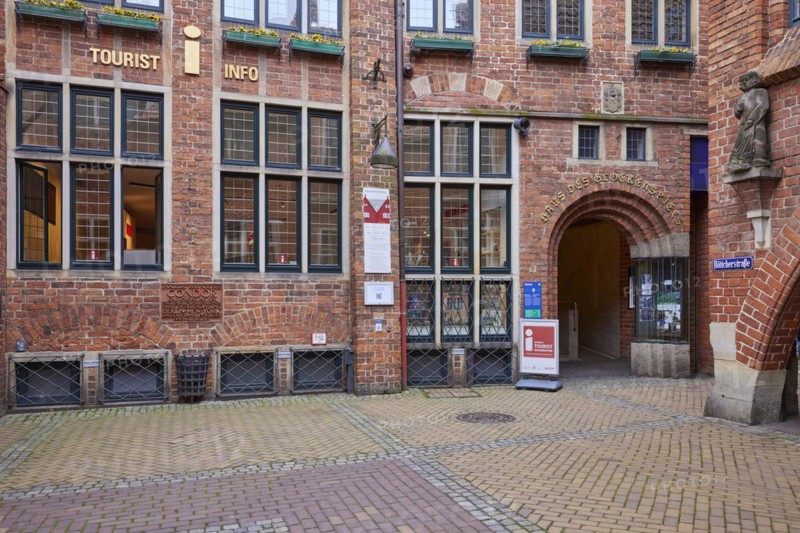 Tourist information centre in the Haus des Glockenspieles in Boettcherstrasse in Bremen, Hanseatic city, state of Bremen, Germany, Europe