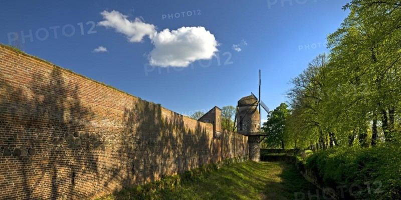 Town wall with mill tower of the historic windmill in Zons, Dormagen, Lower Rhine, North Rhine-Westphalia, Germany, Europe